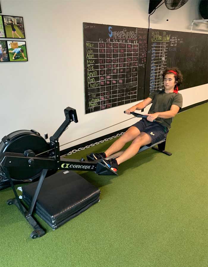 Fitness club rowing online machine